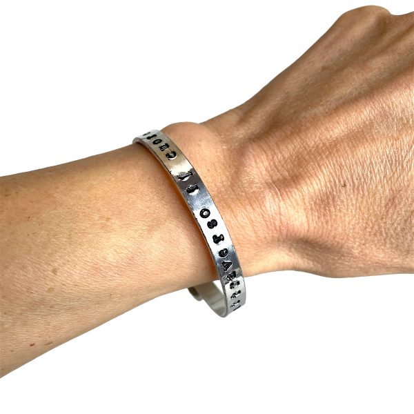 Bracciale rigido “Attraverso il cuore”