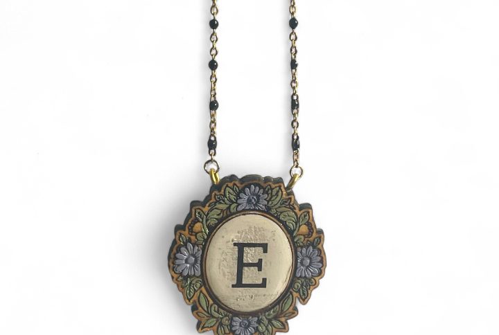 girocollo monogram lilla
